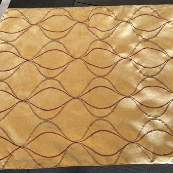 Lovely mustard colour table runner. - Picture 2 of 3